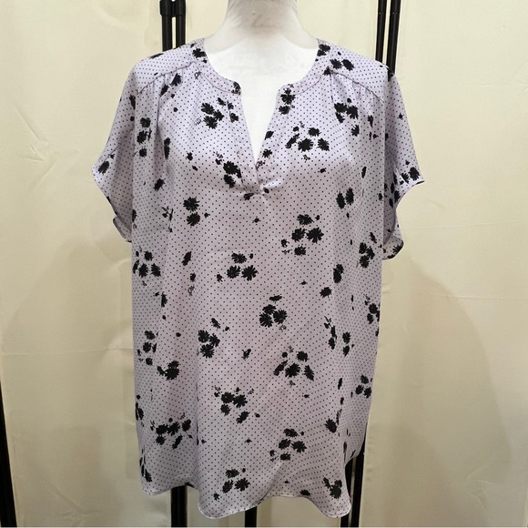 Banana Republic Factory Dainty Flowers & Polka Dots Pullover Perfect Work Blouse - Picture 2 of 10